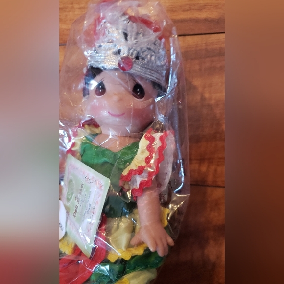 New Precious Moments doll with stand Children of the World Brazil Collectible - Picture 4 of 6